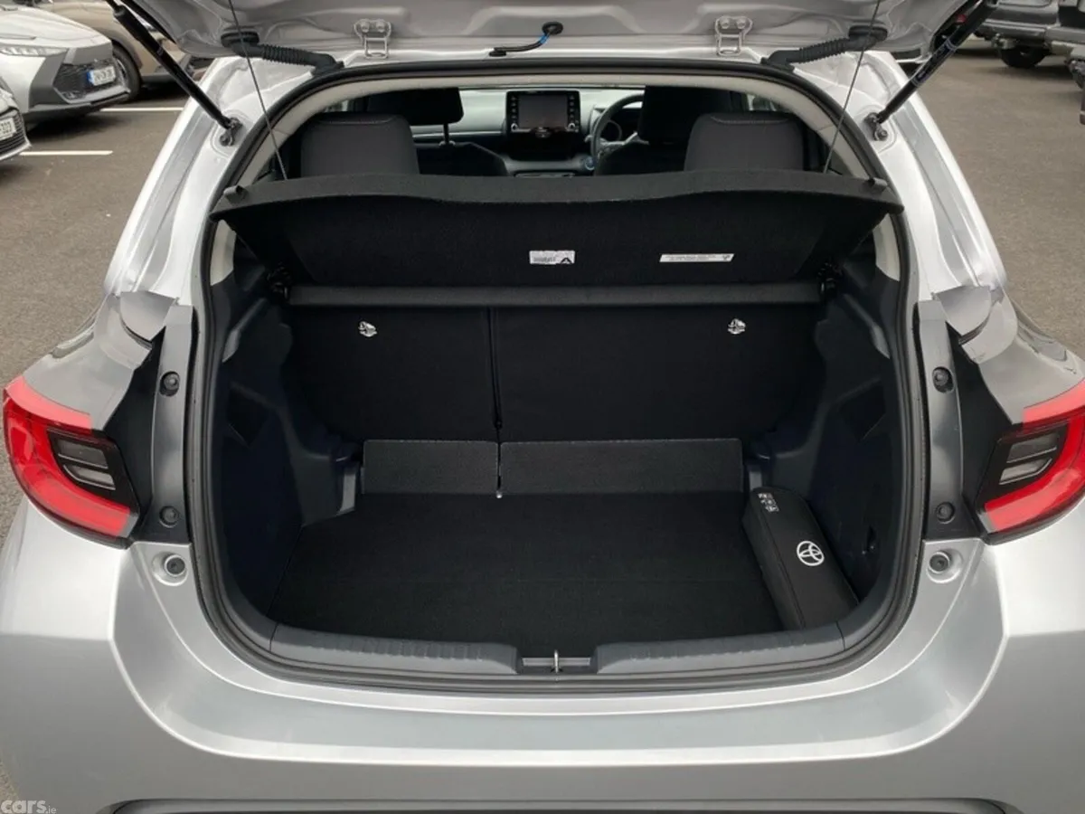 Toyota Yaris Hatchback, Petrol Hybrid, 2023, Grey