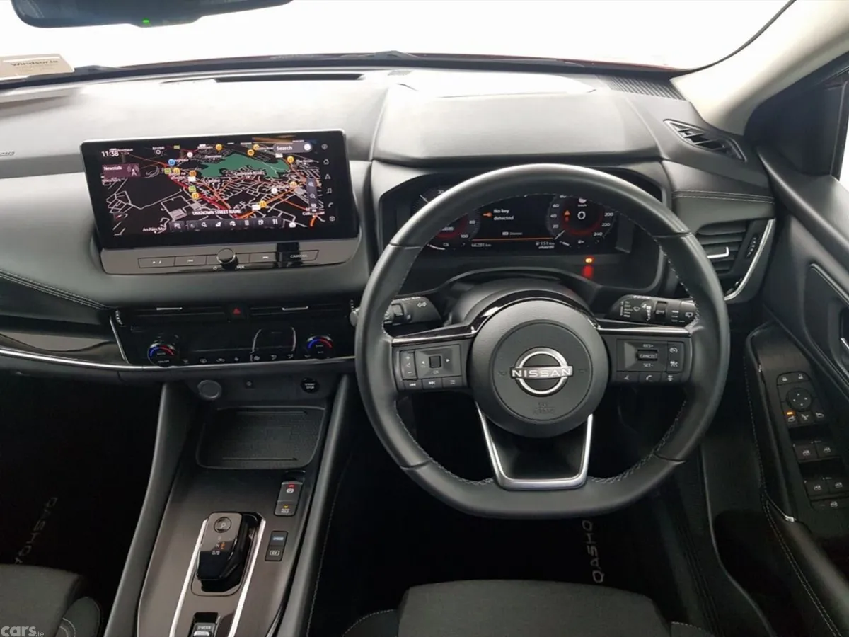 Nissan Qashqai MPV, Petrol, 2023, Red