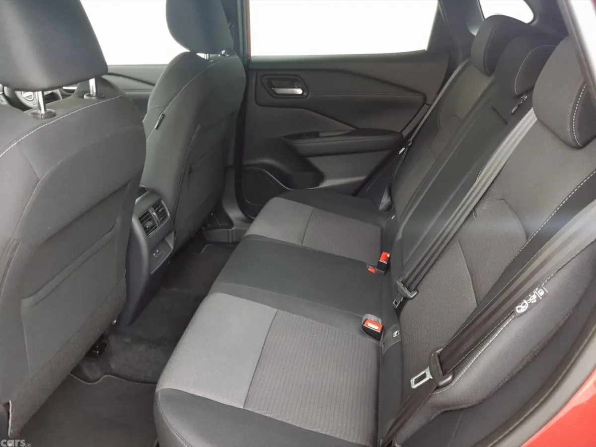 Nissan Qashqai MPV, Petrol, 2023, Red