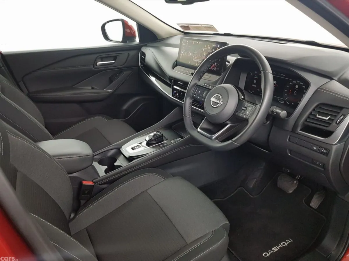 Nissan Qashqai MPV, Petrol, 2023, Red