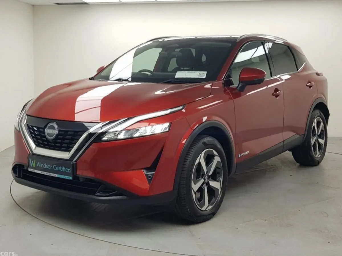 Nissan Qashqai MPV, Petrol, 2023, Red