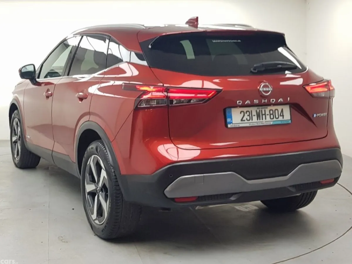 Nissan Qashqai MPV, Petrol, 2023, Red