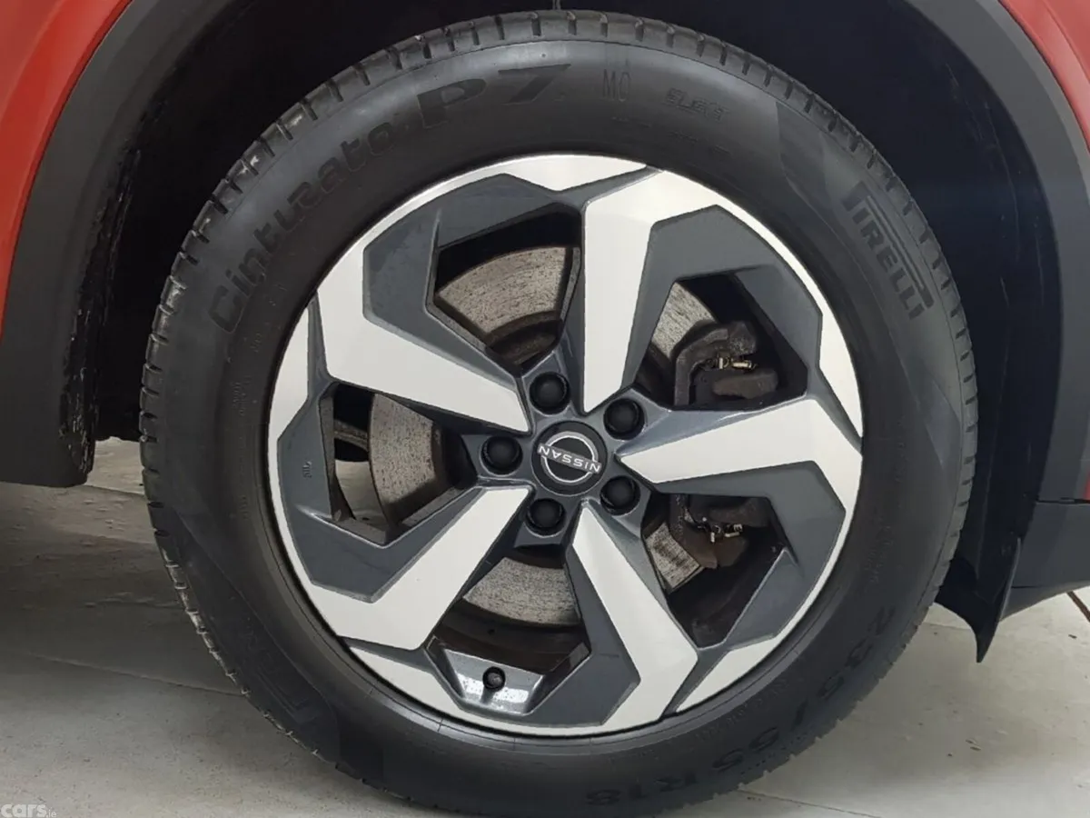 Nissan Qashqai MPV, Petrol, 2023, Red
