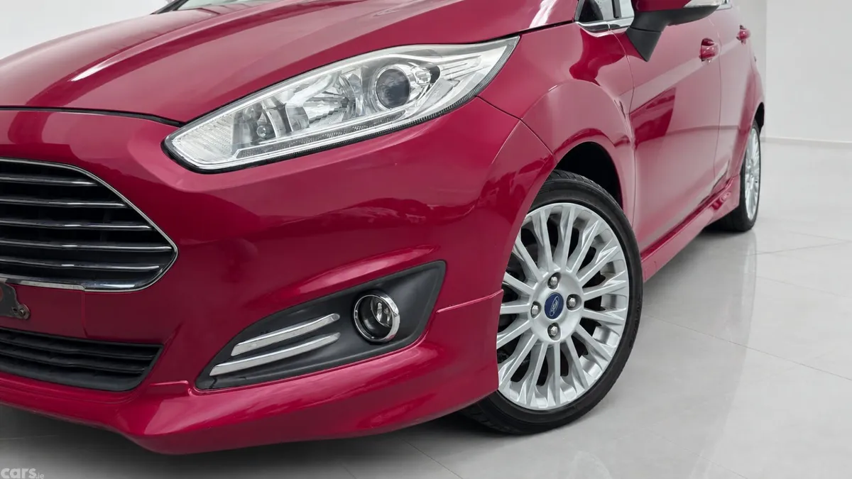 Ford Fiesta Hatchback, Petrol, 2014, Red