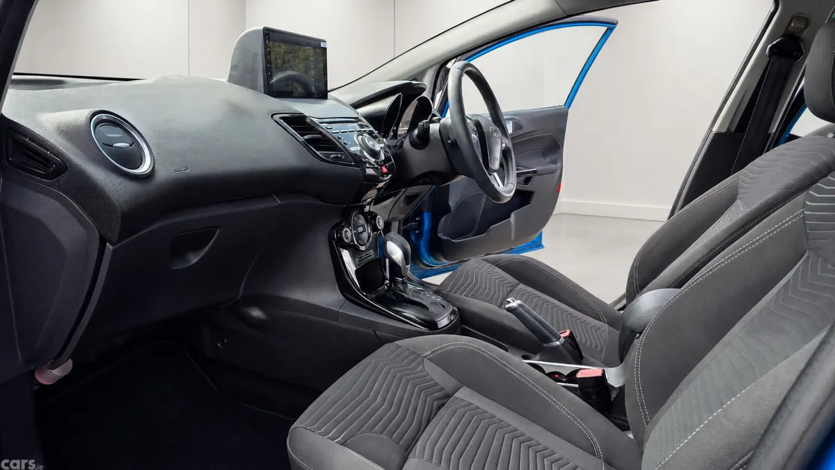 Ford Fiesta Hatchback, Petrol, 2014, Red