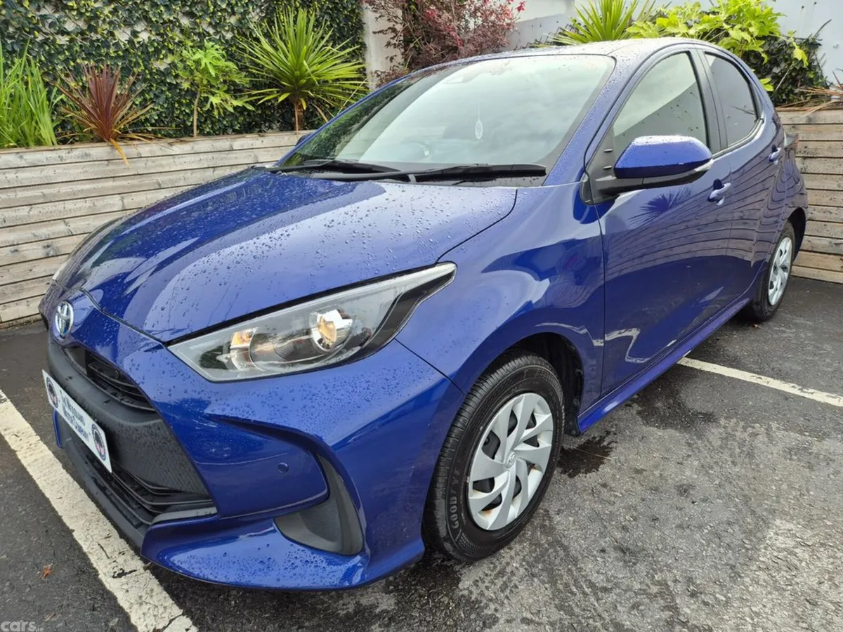Toyota Yaris Hatchback, Petrol Hybrid, 2022, Blue