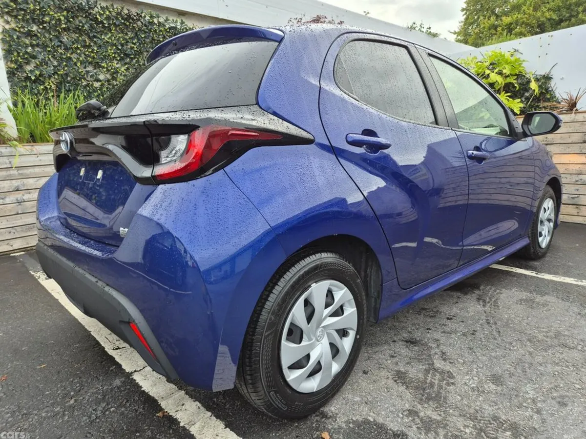 Toyota Yaris Hatchback, Petrol Hybrid, 2022, Blue