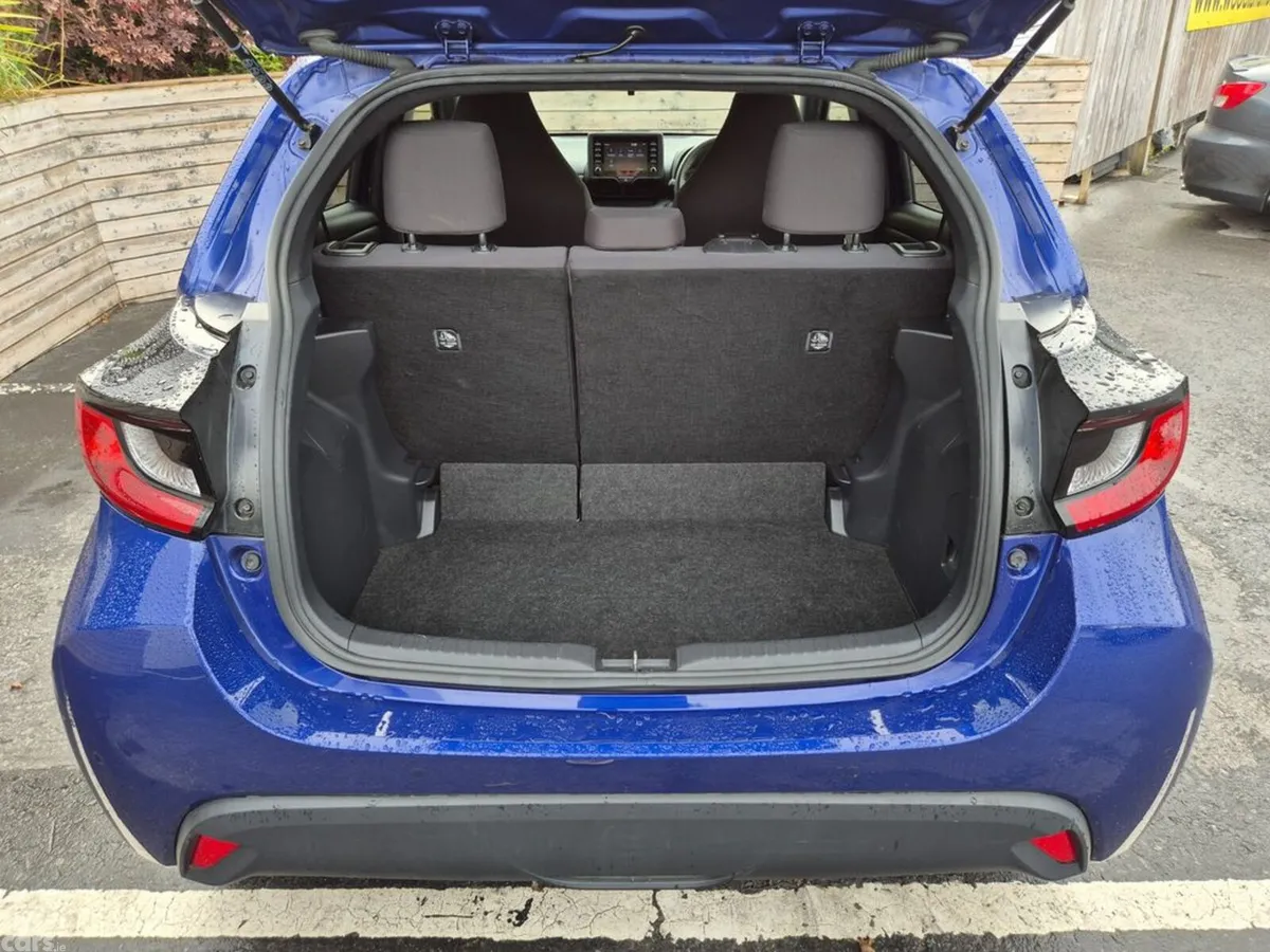 Toyota Yaris Hatchback, Petrol Hybrid, 2022, Blue