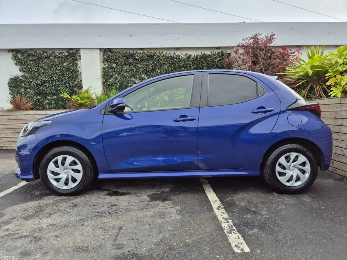 Toyota Yaris Hatchback, Petrol Hybrid, 2022, Blue