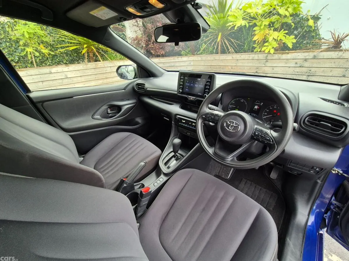 Toyota Yaris Hatchback, Petrol Hybrid, 2022, Blue