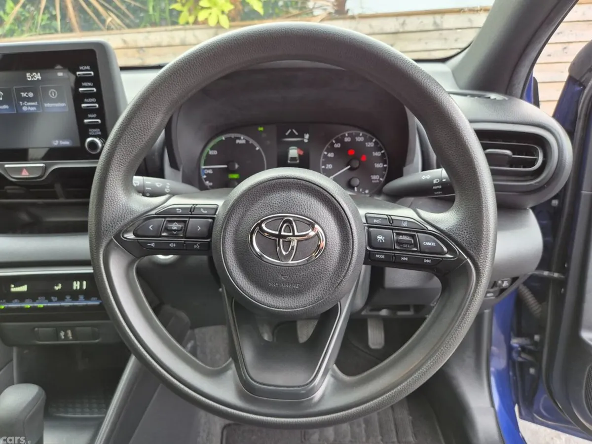 Toyota Yaris Hatchback, Petrol Hybrid, 2022, Blue