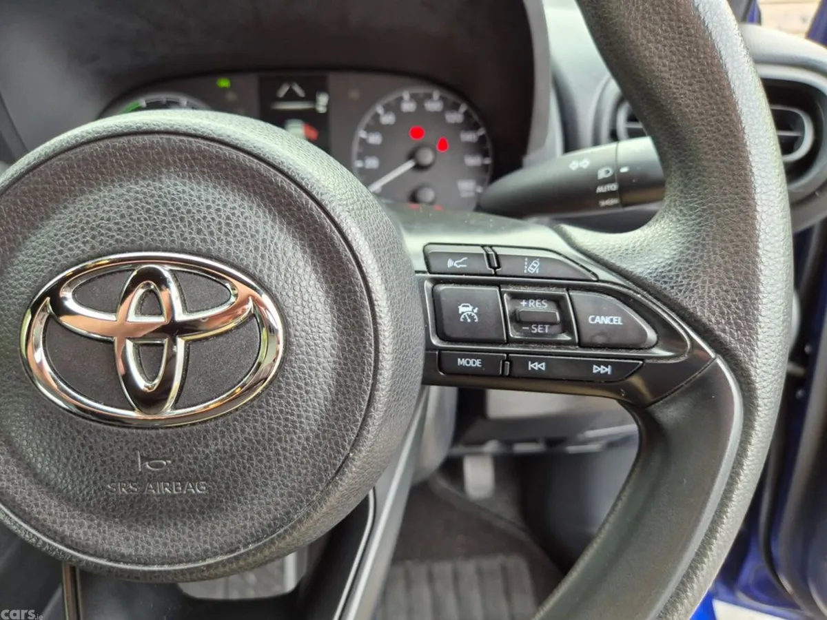Toyota Yaris Hatchback, Petrol Hybrid, 2022, Blue