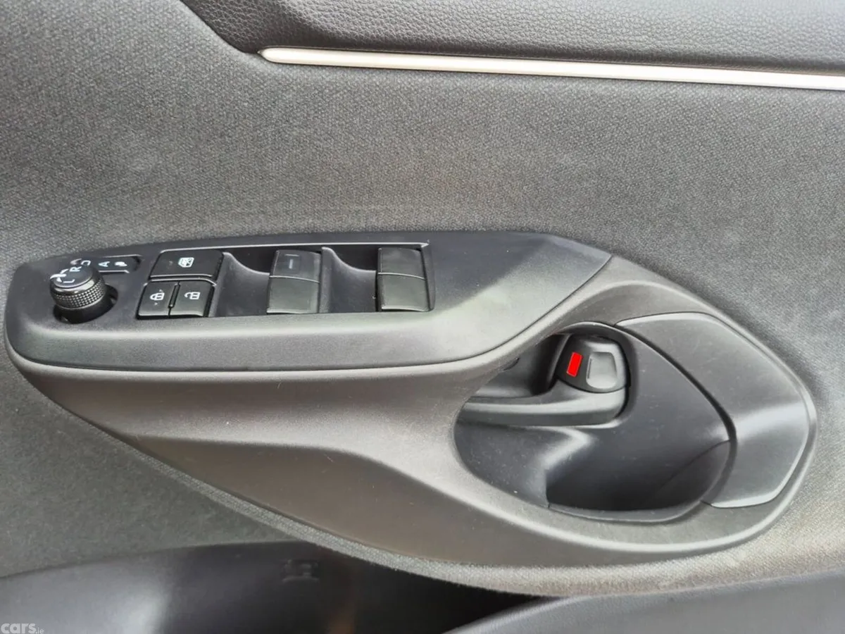 Toyota Yaris Hatchback, Petrol Hybrid, 2022, Blue