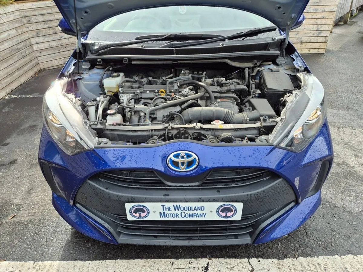 Toyota Yaris Hatchback, Petrol Hybrid, 2022, Blue