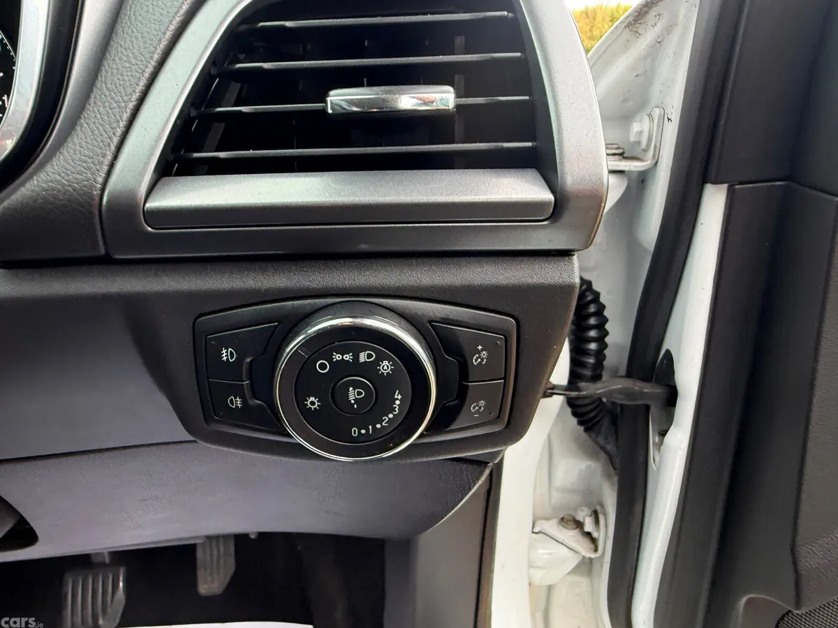 Ford Mondeo Hatchback, Diesel, 2015, White