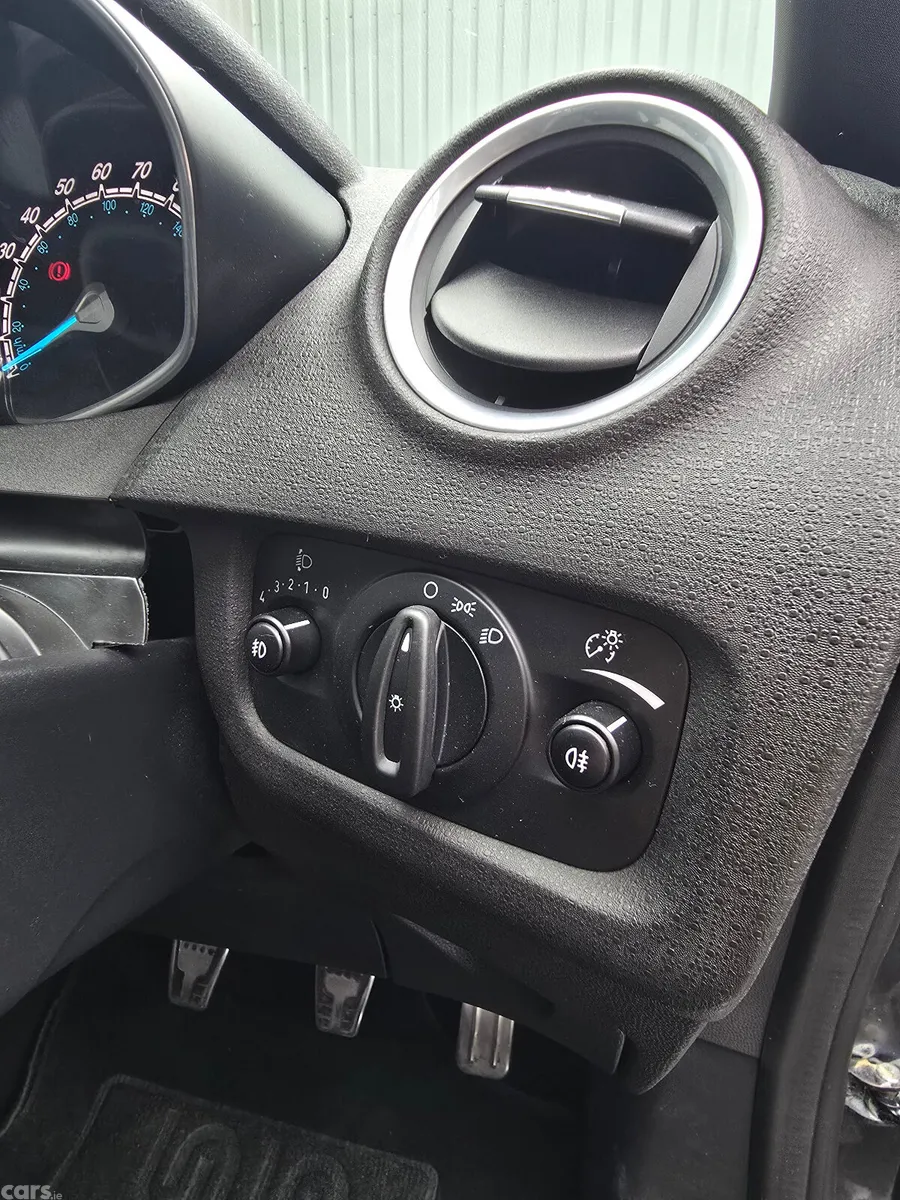 Ford Fiesta Hatchback, Petrol, 2016, Grey