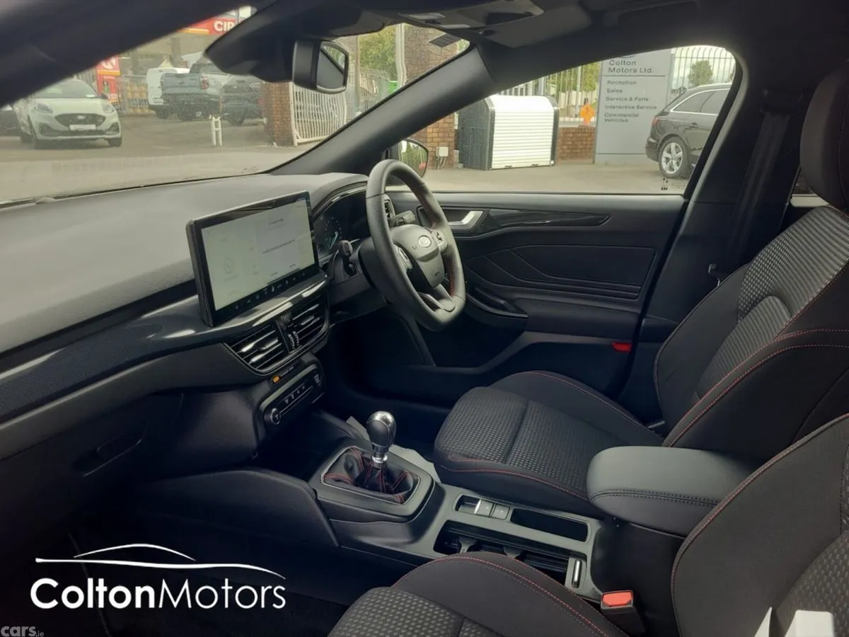 Ford Focus Hatchback, Petrol, 2024, Black