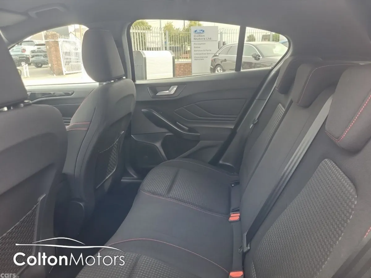Ford Focus Hatchback, Petrol, 2024, Black