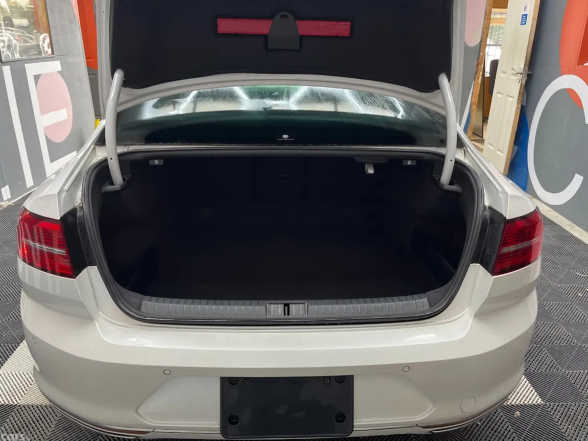 Volkswagen Passat Saloon, Petrol, 2017, White