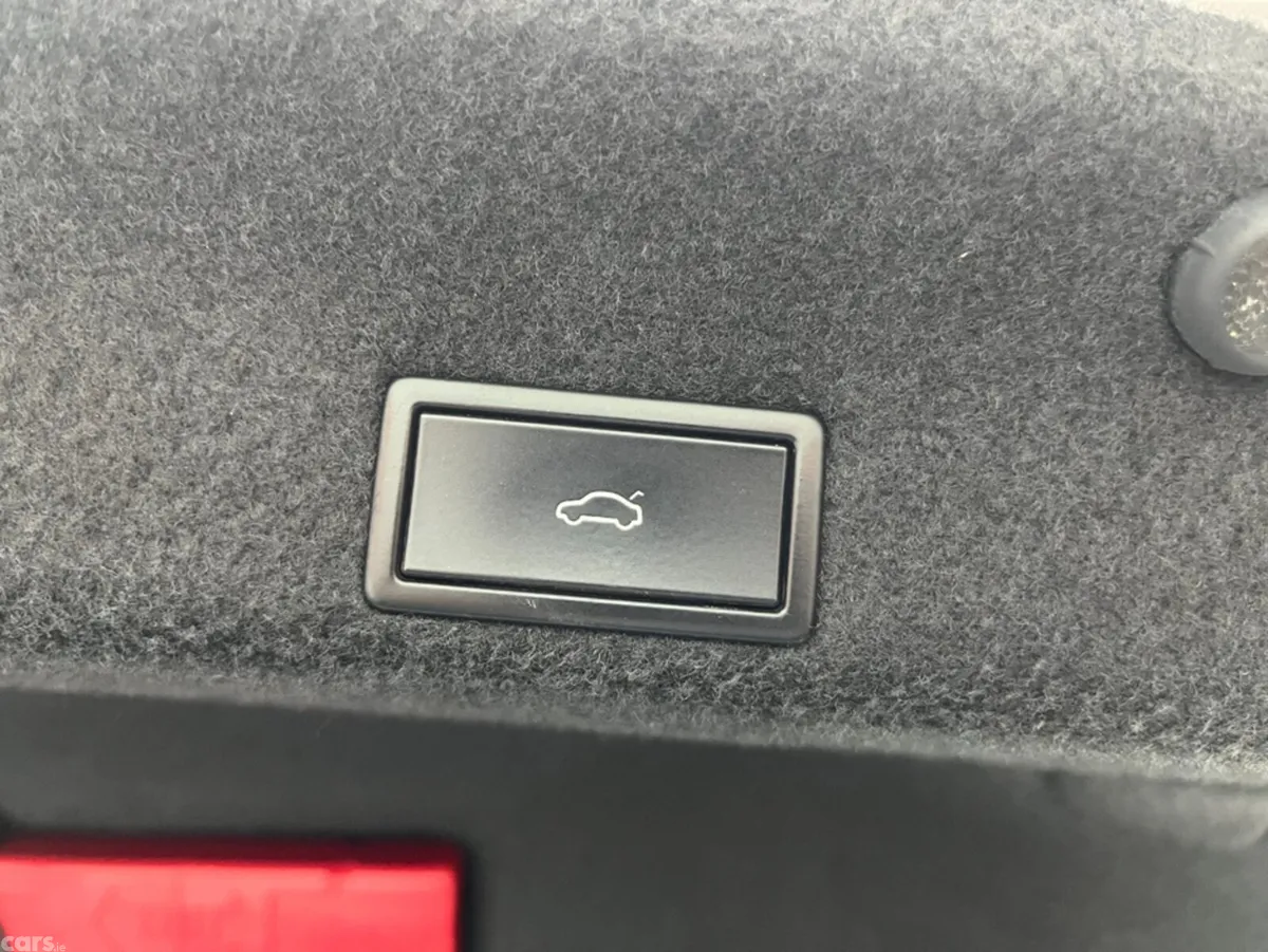 Volkswagen Passat Saloon, Petrol, 2017, White