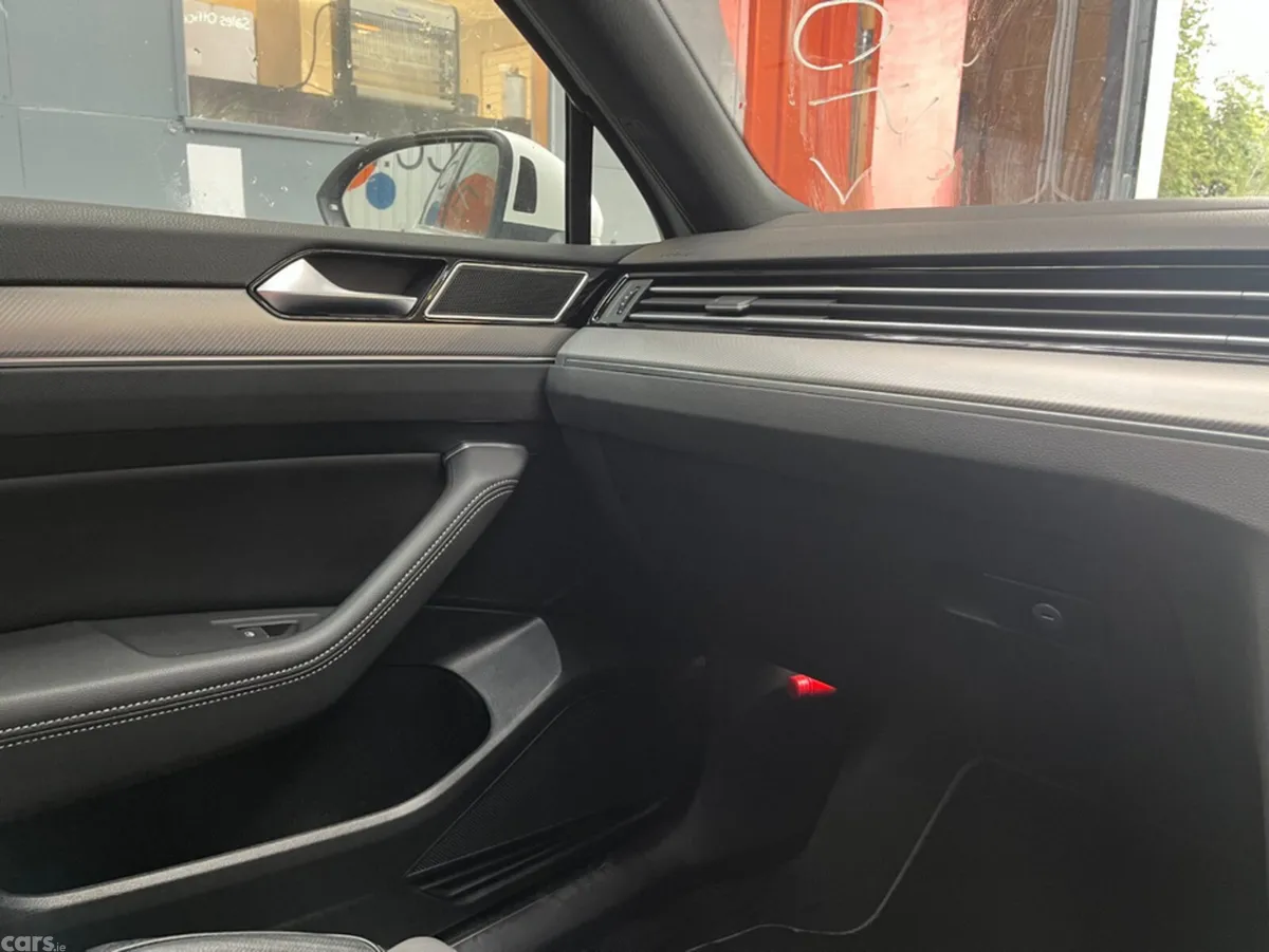 Volkswagen Passat Saloon, Petrol, 2017, White