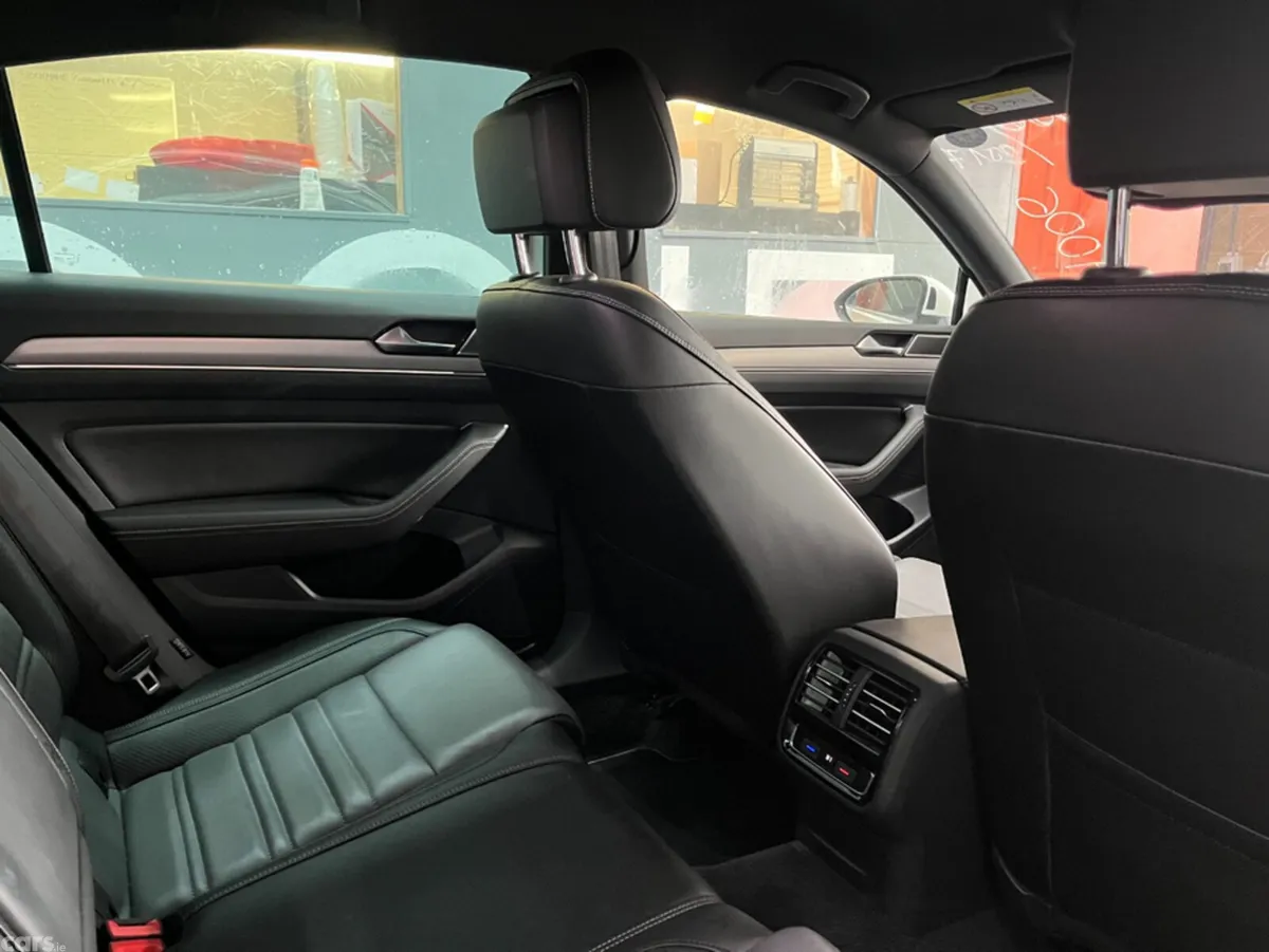 Volkswagen Passat Saloon, Petrol, 2017, White