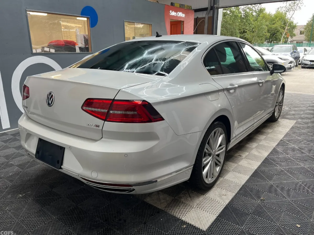 Volkswagen Passat Saloon, Petrol, 2017, White