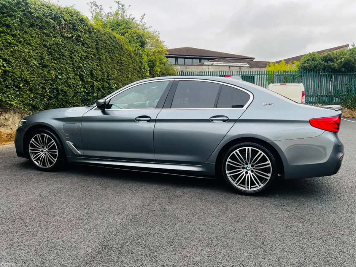 BMW 5-Series Saloon, Petrol Plug-in Hybrid, 2018, Blue