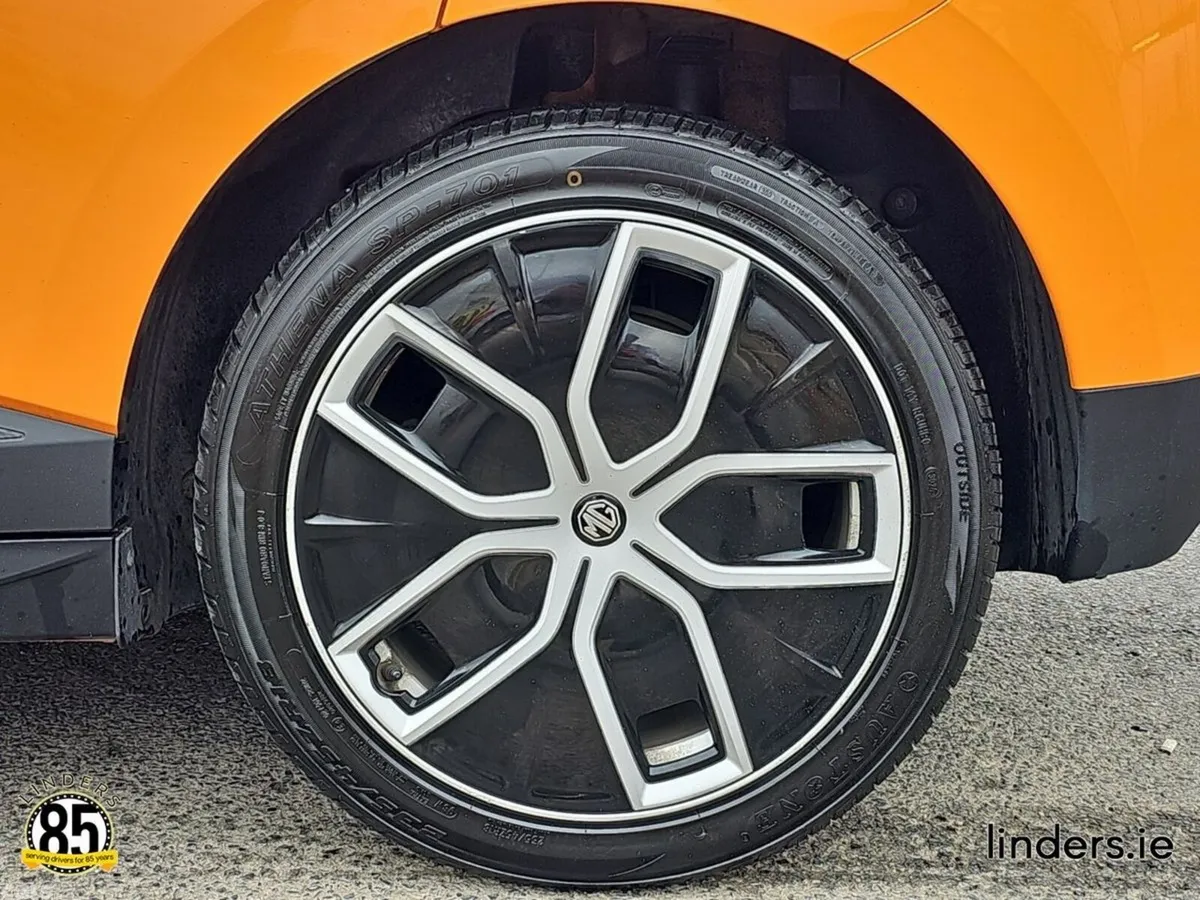 MG MG4 Hatchback, Electric, 2023, Orange