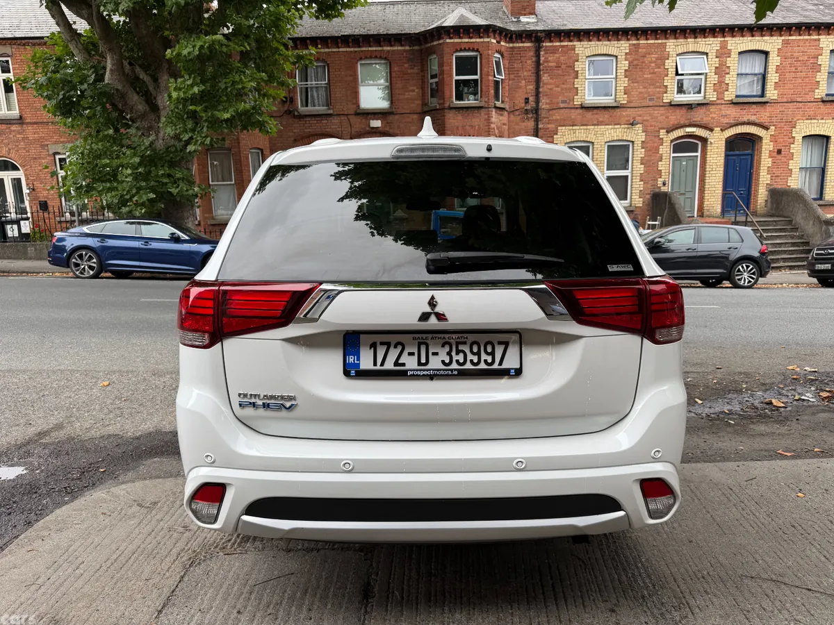 Mitsubishi Outlander SUV, Petrol Plug-in Hybrid, 2017, White