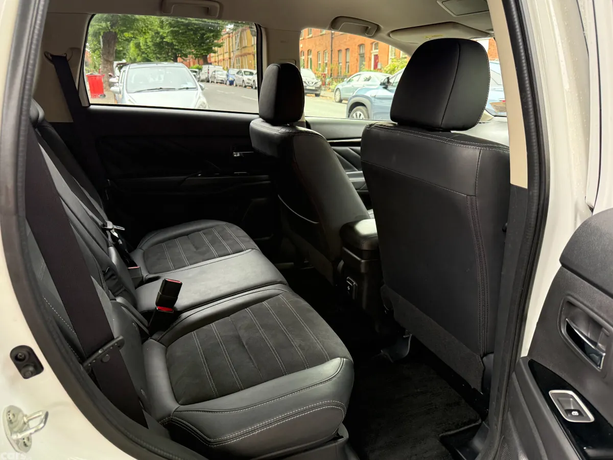 Mitsubishi Outlander SUV, Petrol Plug-in Hybrid, 2017, White