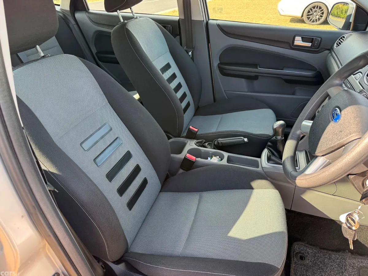 Ford Focus Hatchback, Diesel, 2010, Silver