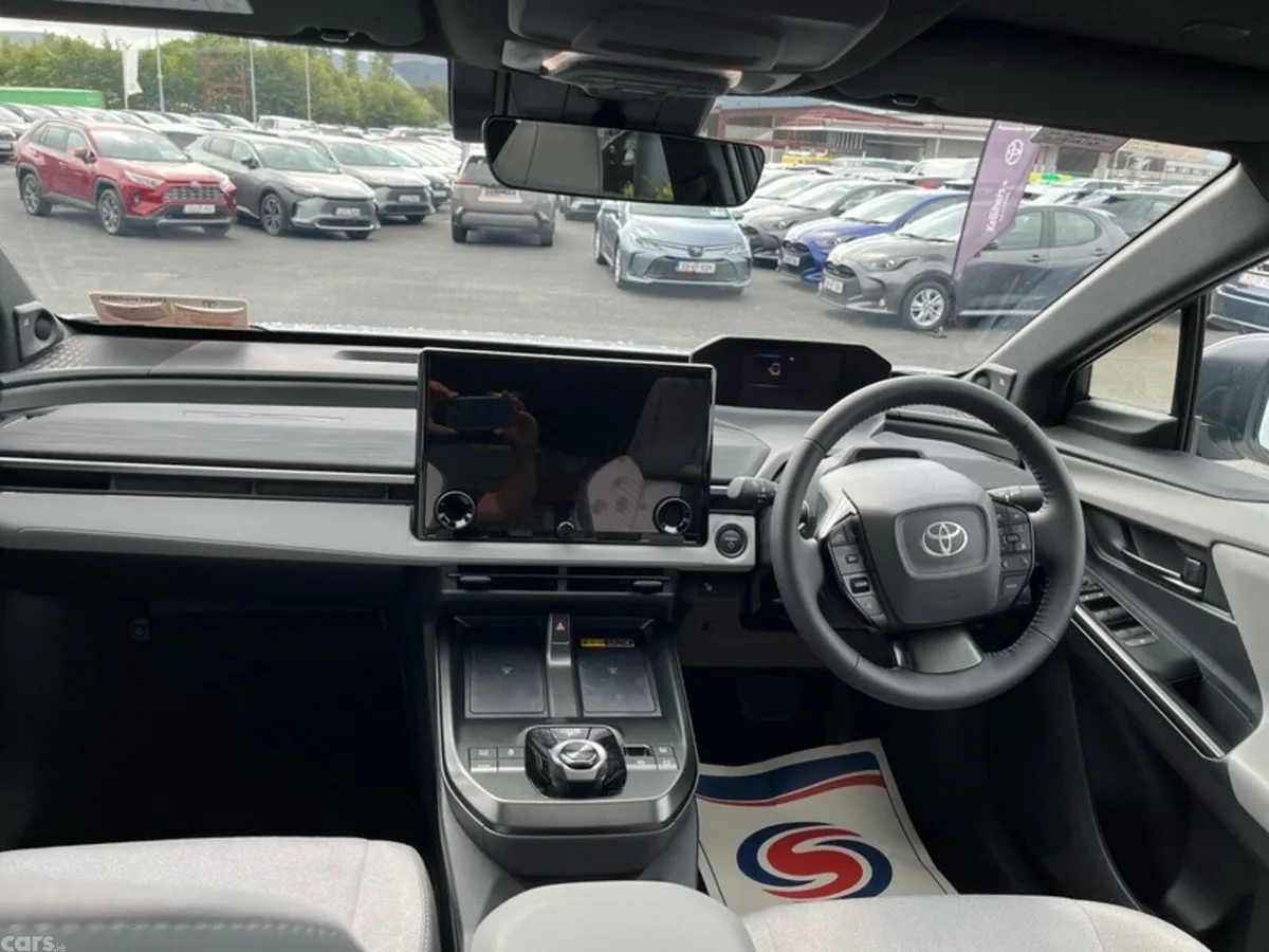 Toyota C-HR Estate, Electric, 2026, White
