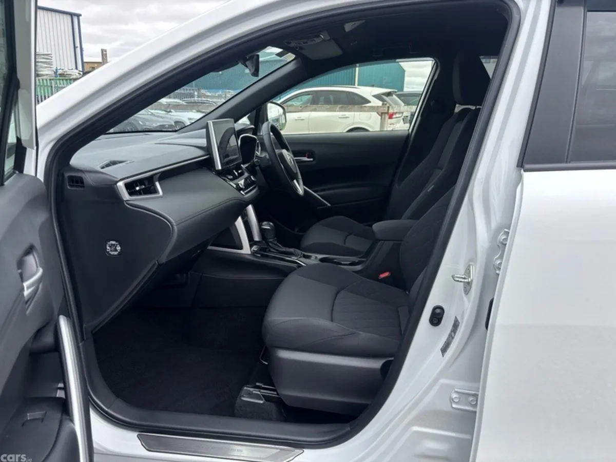 Toyota Corolla Cross Hatchback, Petrol Hybrid, 2025, White
