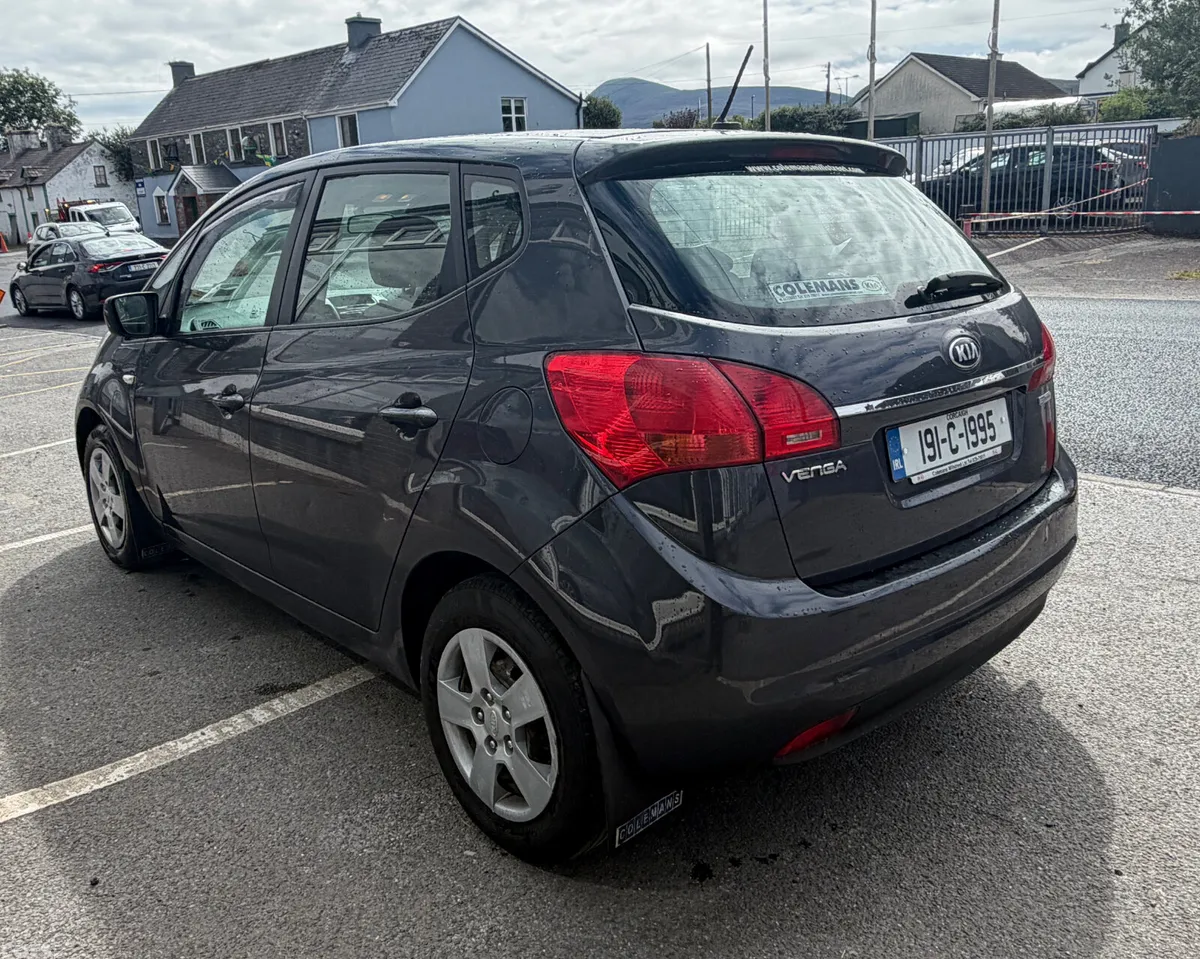 Kia Venga MPV, Petrol, 2019, Grey