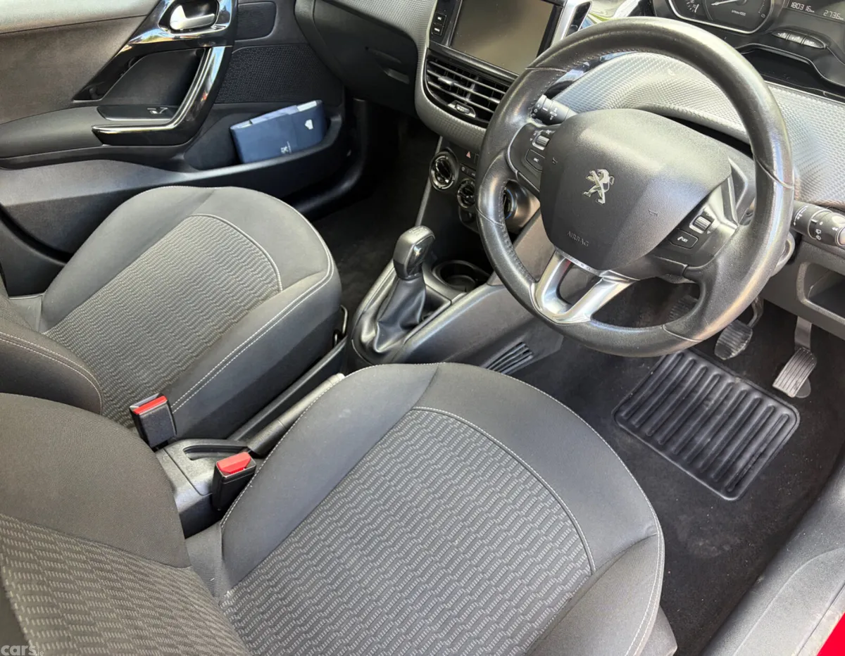 Peugeot 208 Hatchback, Diesel, 2018, Red