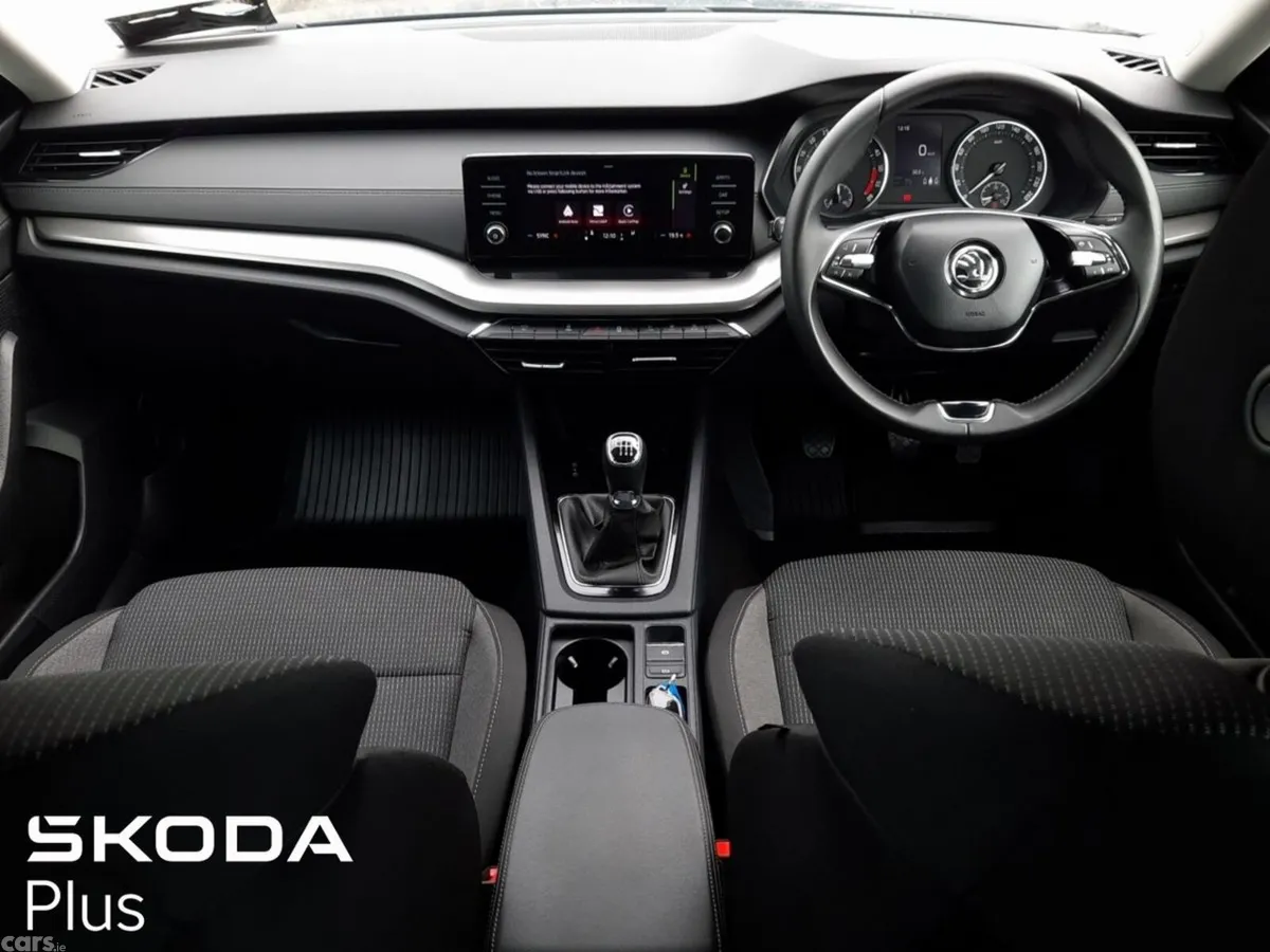 Skoda Octavia Saloon, Diesel, 2024, Blue