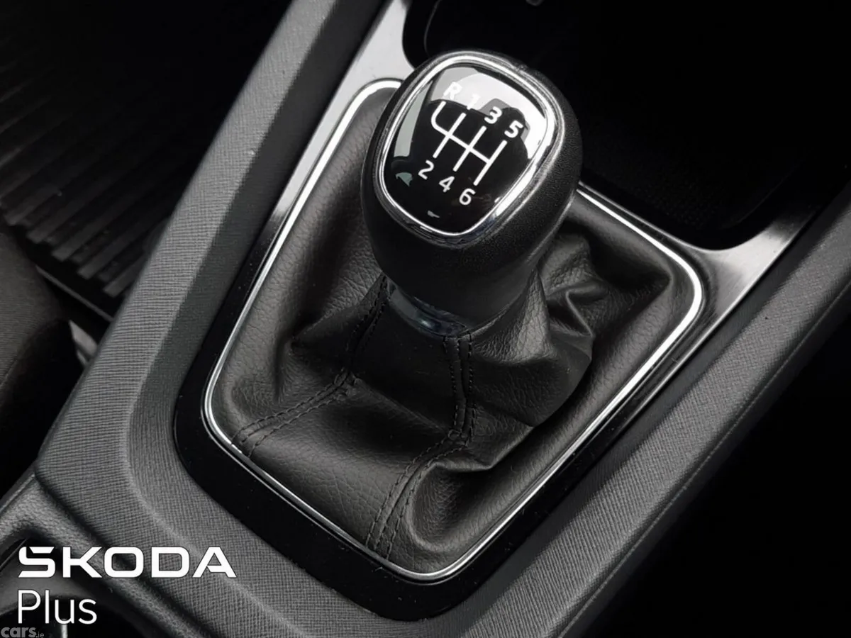 Skoda Octavia Saloon, Diesel, 2024, Blue