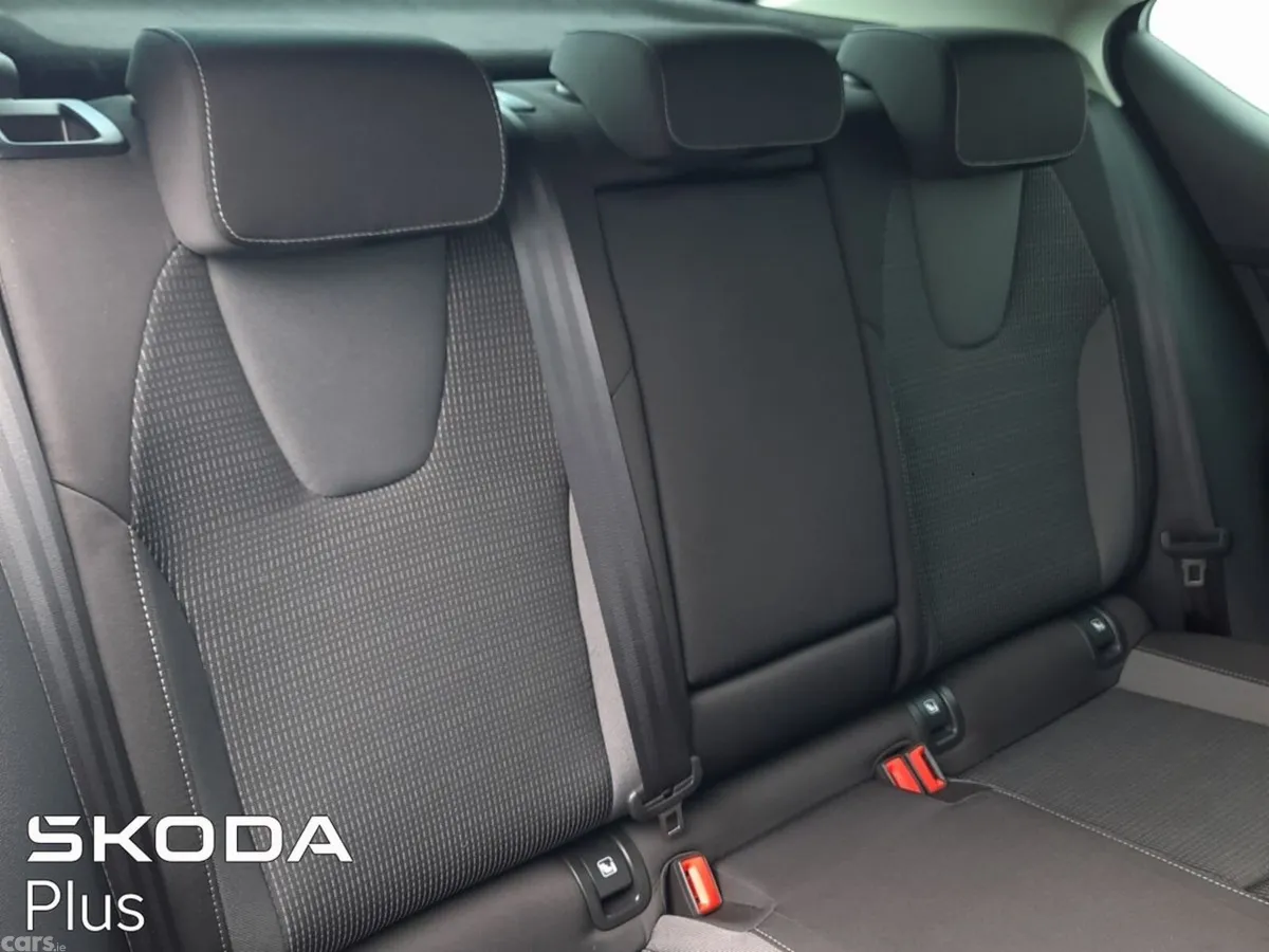 Skoda Octavia Saloon, Diesel, 2024, Blue