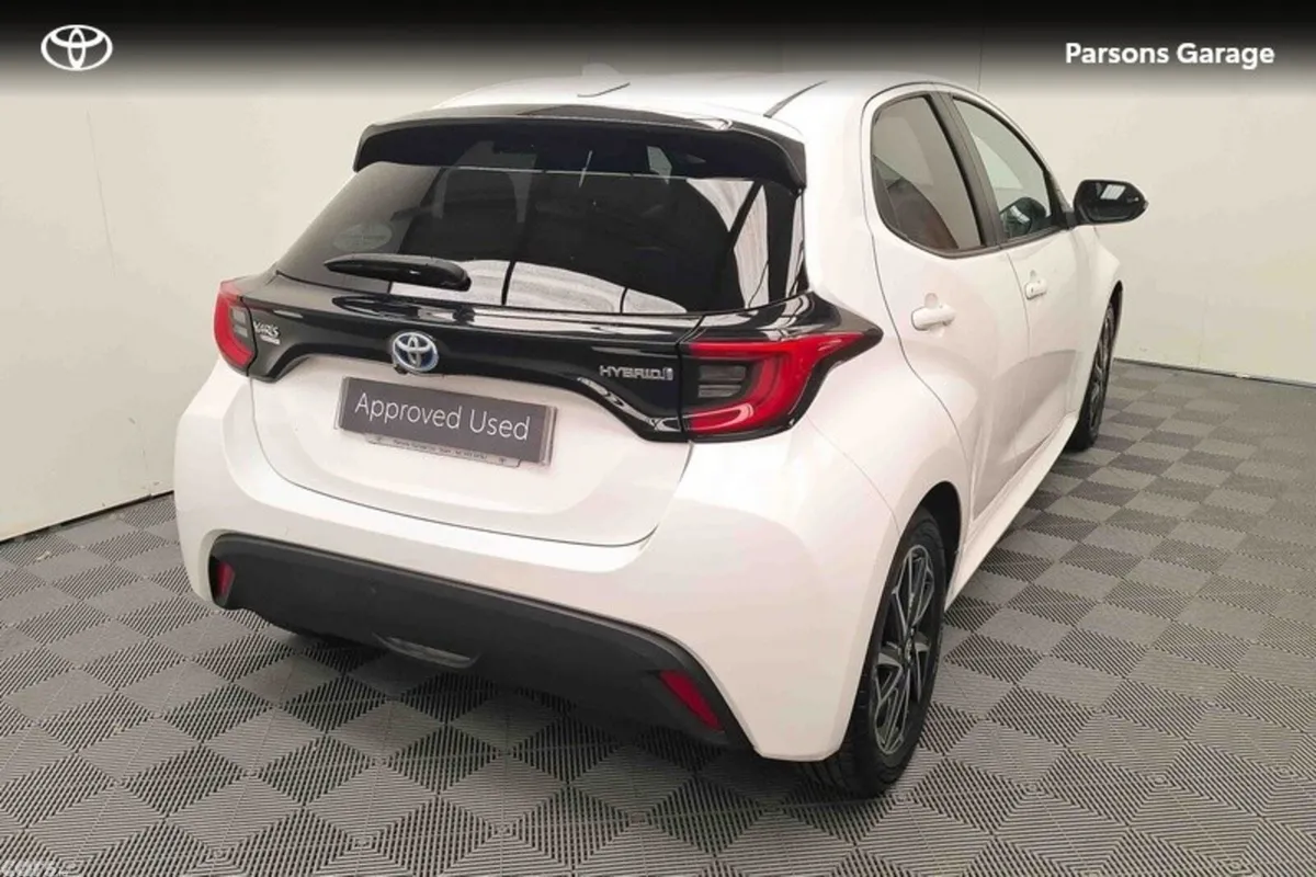 Toyota Yaris Hatchback, Petrol Hybrid, 2023, White