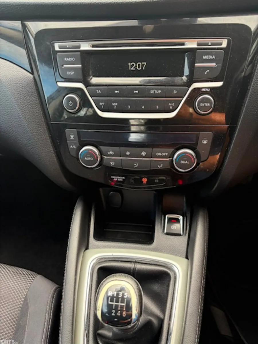 Nissan Qashqai Hatchback, Diesel, 2016, Black