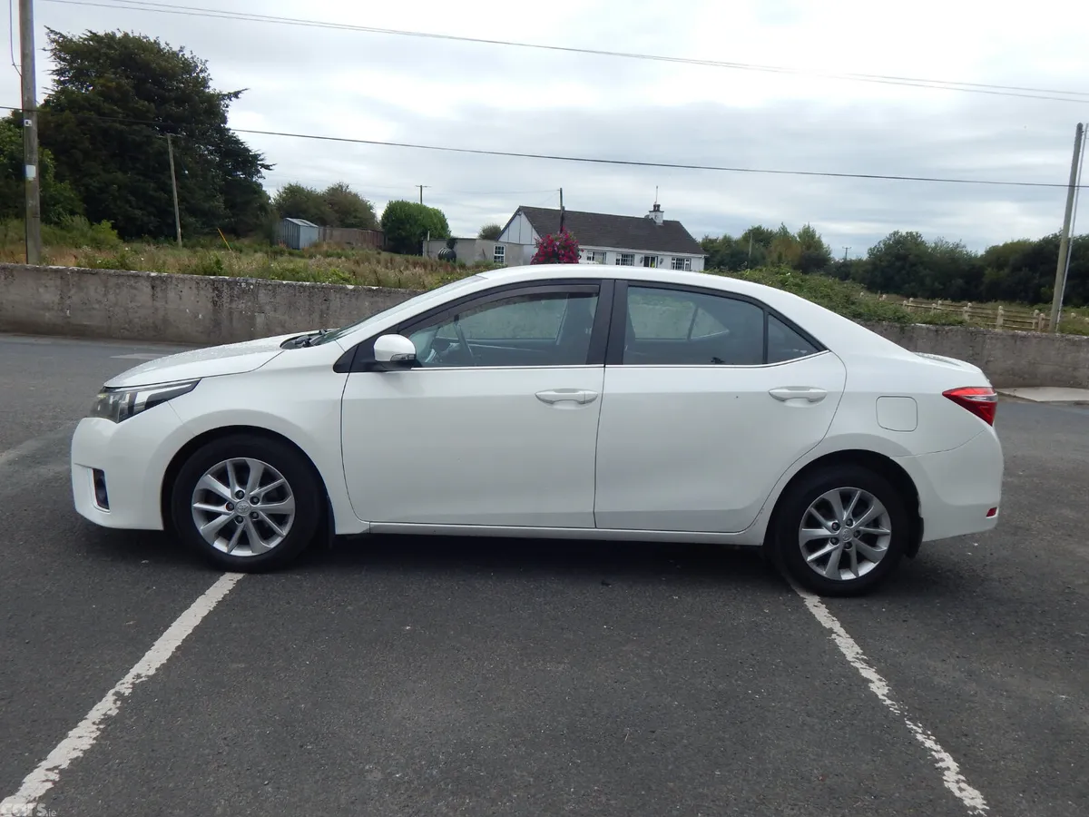 Toyota Corolla Saloon, Diesel, 2015, White