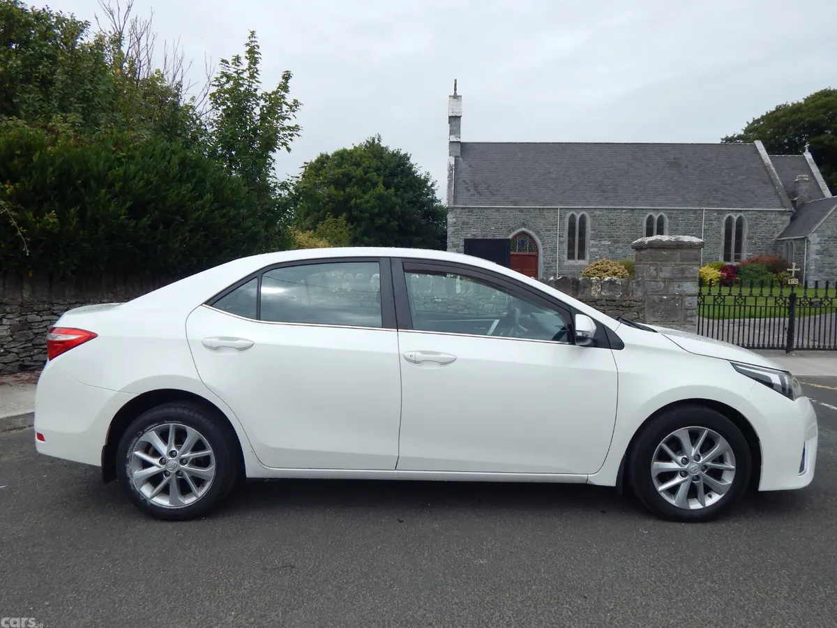 Toyota Corolla Saloon, Diesel, 2015, White