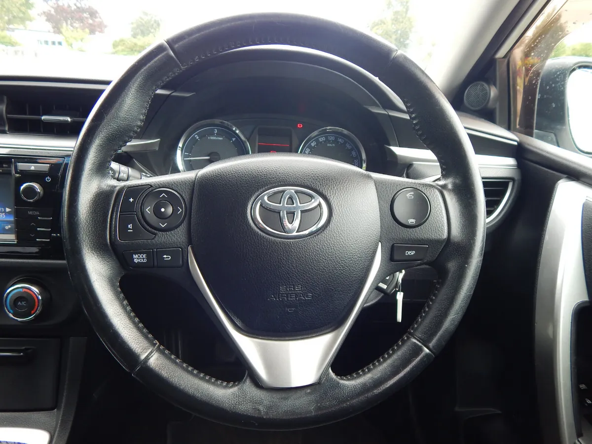Toyota Corolla Saloon, Diesel, 2015, White