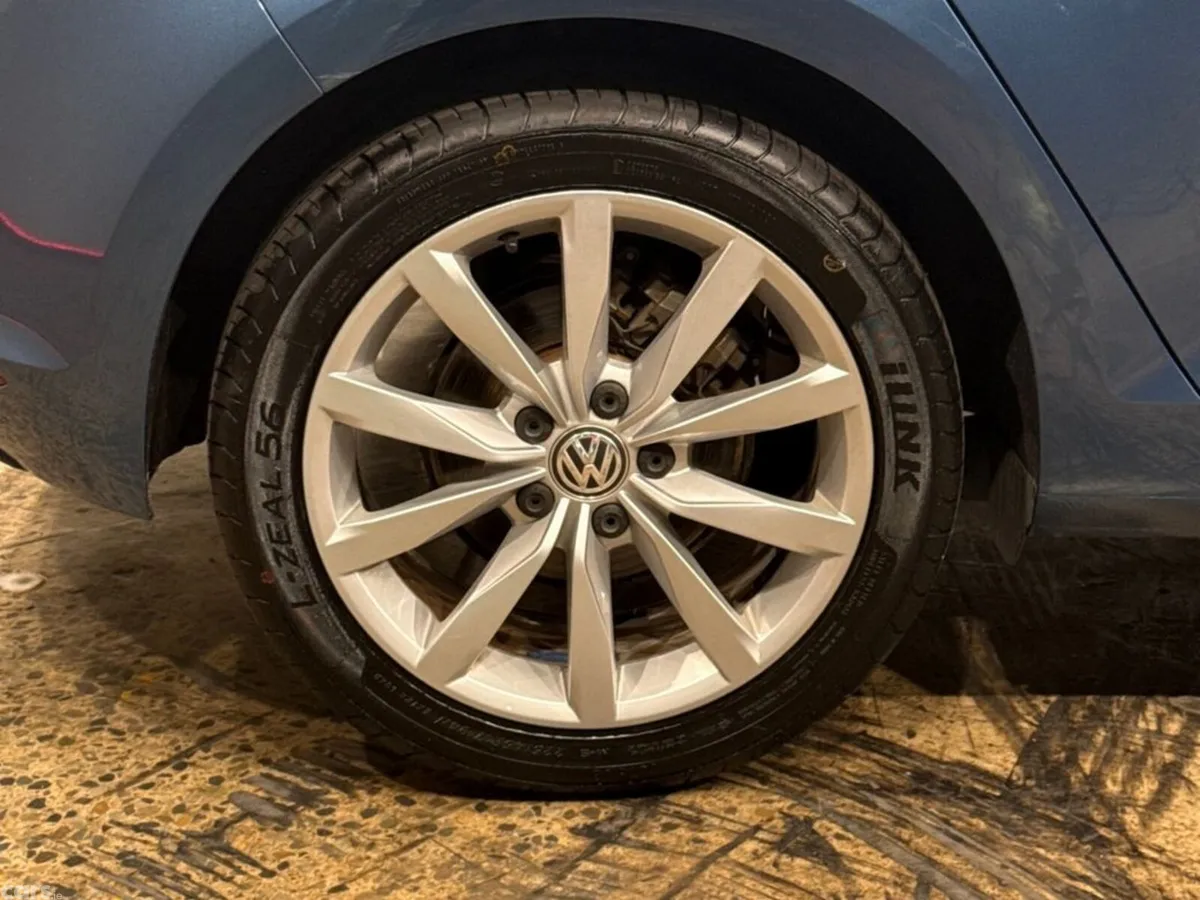 Volkswagen Golf Hatchback, Petrol, 2017, Blue