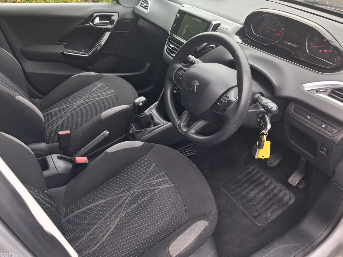 Peugeot 208 Hatchback, Petrol, 2015, Silver