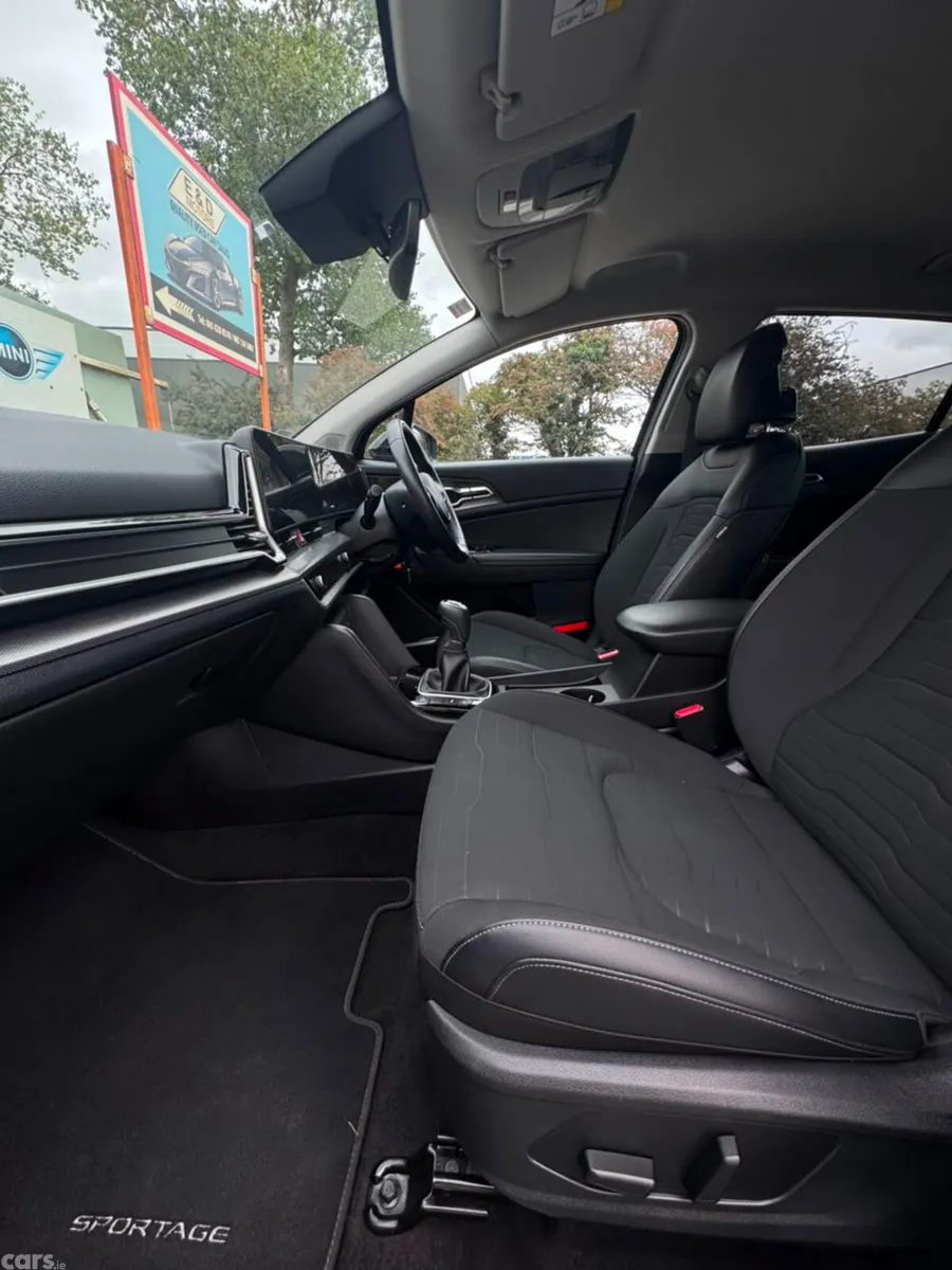 Kia Sportage SUV, Diesel Hybrid, 2023, Black
