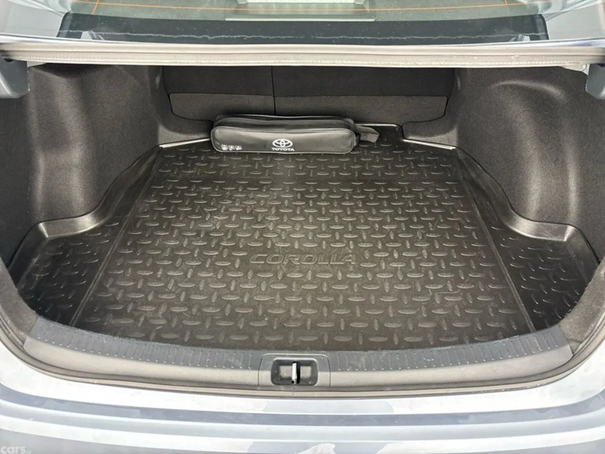 Toyota Corolla Saloon, Petrol Hybrid, 2023, Grey