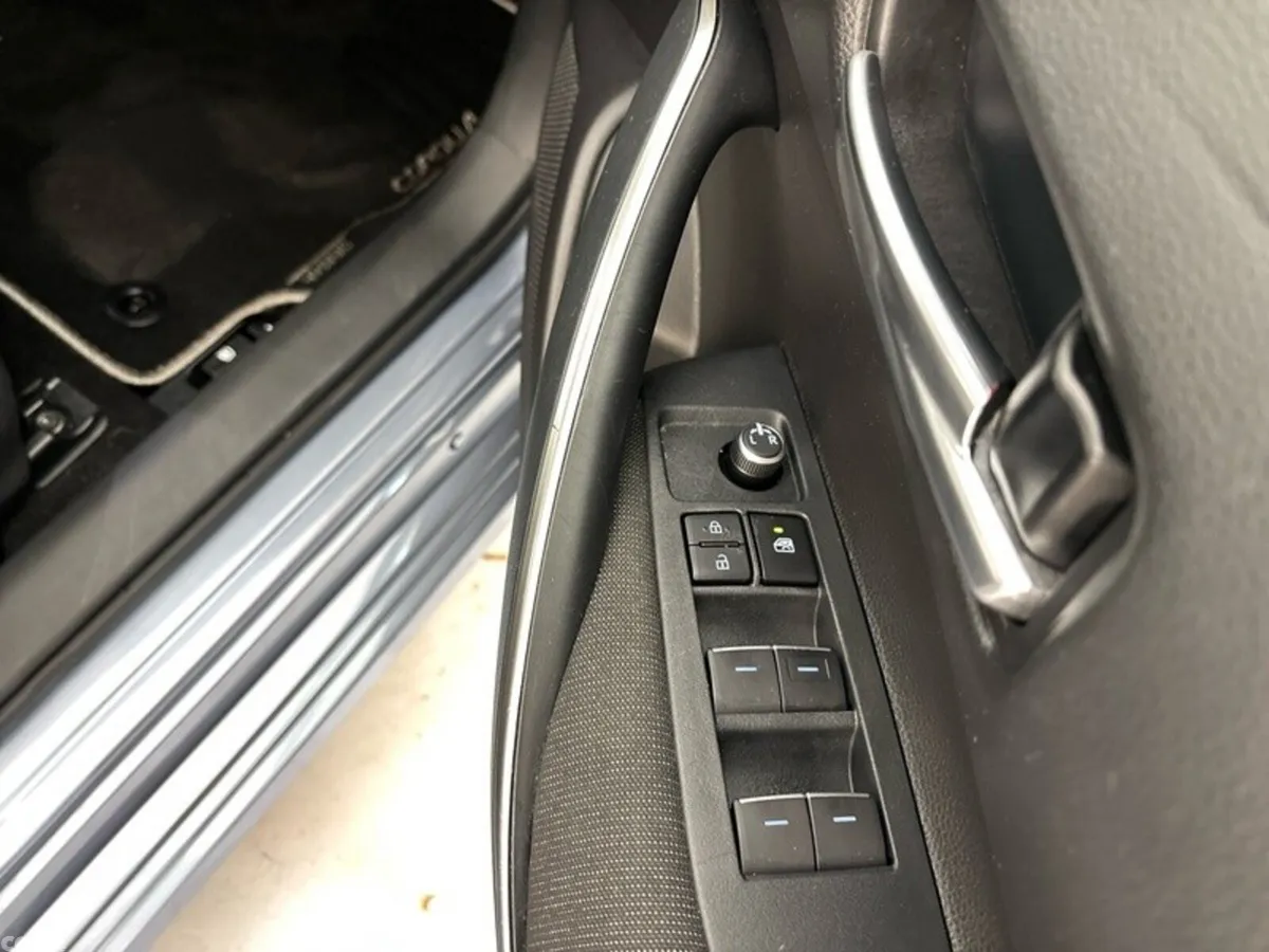 Toyota Corolla Saloon, Petrol Hybrid, 2023, Grey