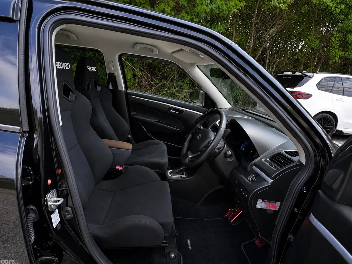 Suzuki Swift Hatchback, Petrol, 2015, Black